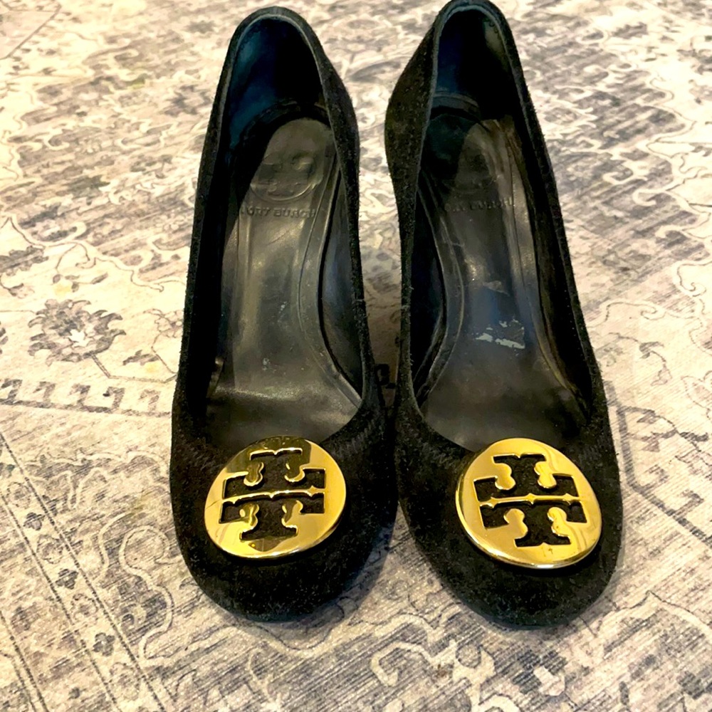 Tory Burch black suede pumps 👠